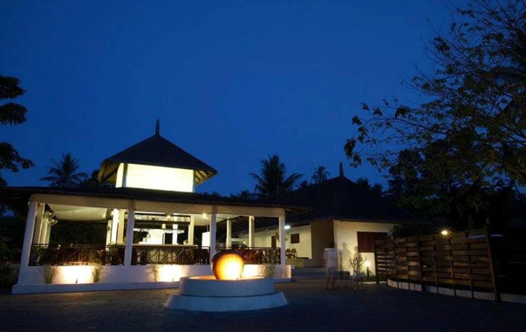 Hutcha Resort หาดแม่น้ำ ภายนอก รูปภาพ